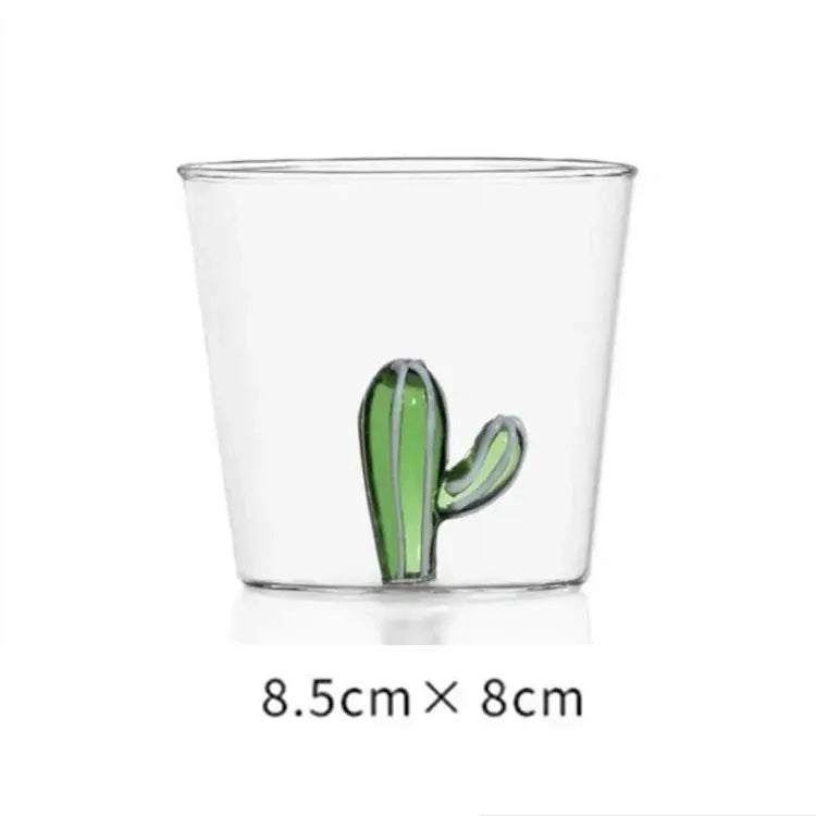 Verres artisanaux avec figurines peintes à la main – Design ludique et raffiné