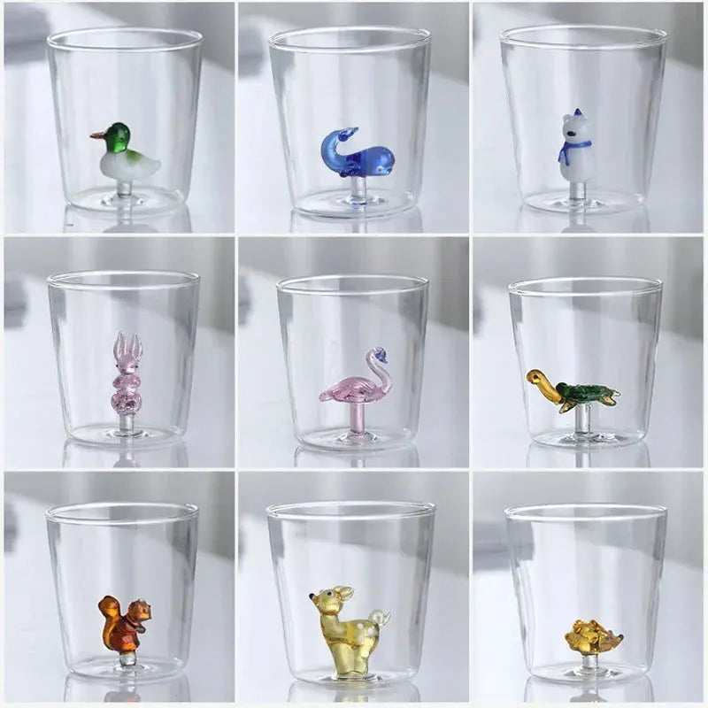 Verres artisanaux avec figurines peintes à la main – Design ludique et raffiné