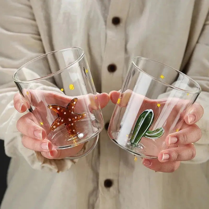 Verres artisanaux avec figurines peintes à la main – Design ludique et raffiné