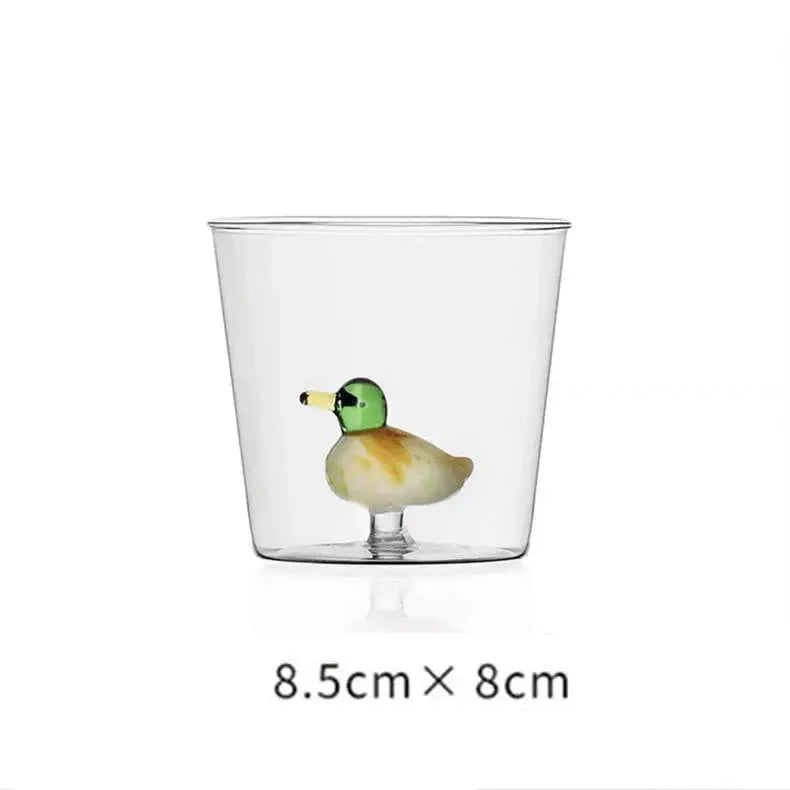 Verres artisanaux avec figurines peintes à la main – Design ludique et raffiné