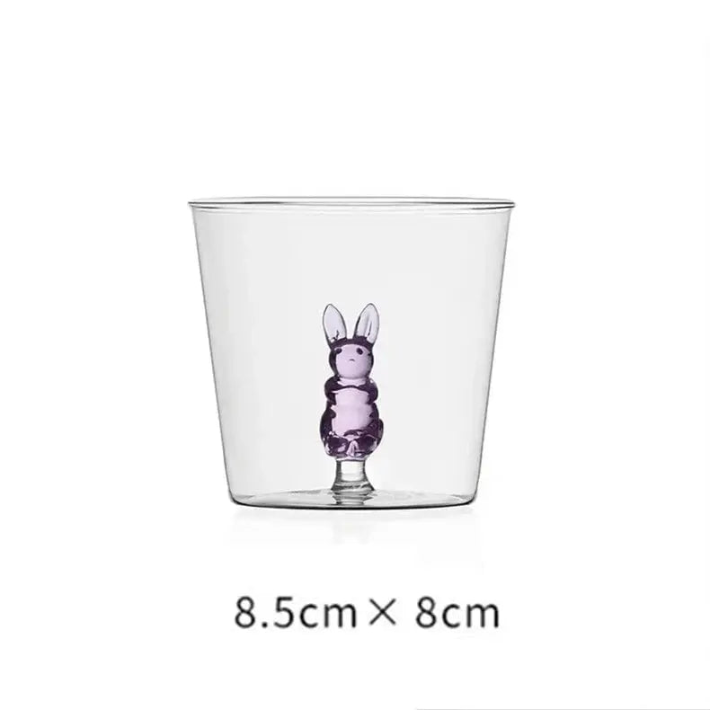 Verres artisanaux avec figurines peintes à la main – Design ludique et raffiné