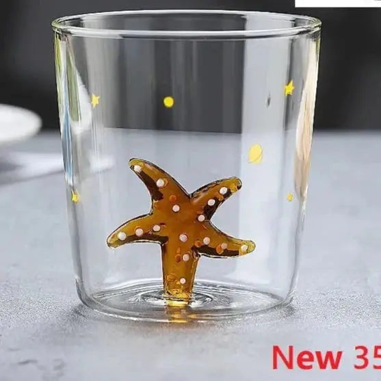 Verres artisanaux avec figurines peintes à la main – Design ludique et raffiné
