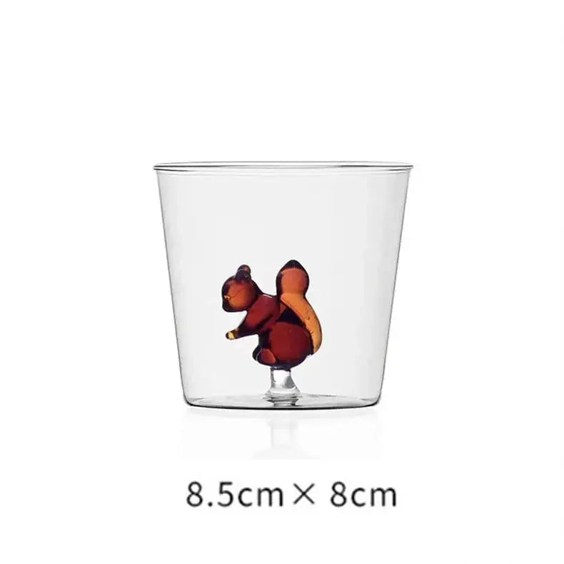 Verres artisanaux avec figurines peintes à la main – Design ludique et raffiné