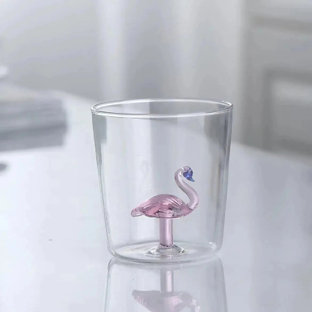 Verres artisanaux avec figurines peintes à la main – Design ludique et raffiné