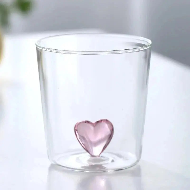 Verres artisanaux avec figurines peintes à la main – Design ludique et raffiné
