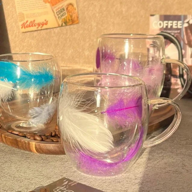 Plume de Verre™ – Tasse soufflée à la main avec plume suspendue (double paroi)