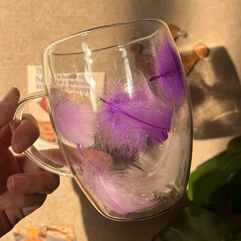 Plume de Verre™ – Tasse soufflée à la main avec plume suspendue (double paroi)