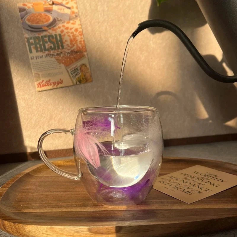 Plume de Verre™ – Tasse soufflée à la main avec plume suspendue (double paroi)