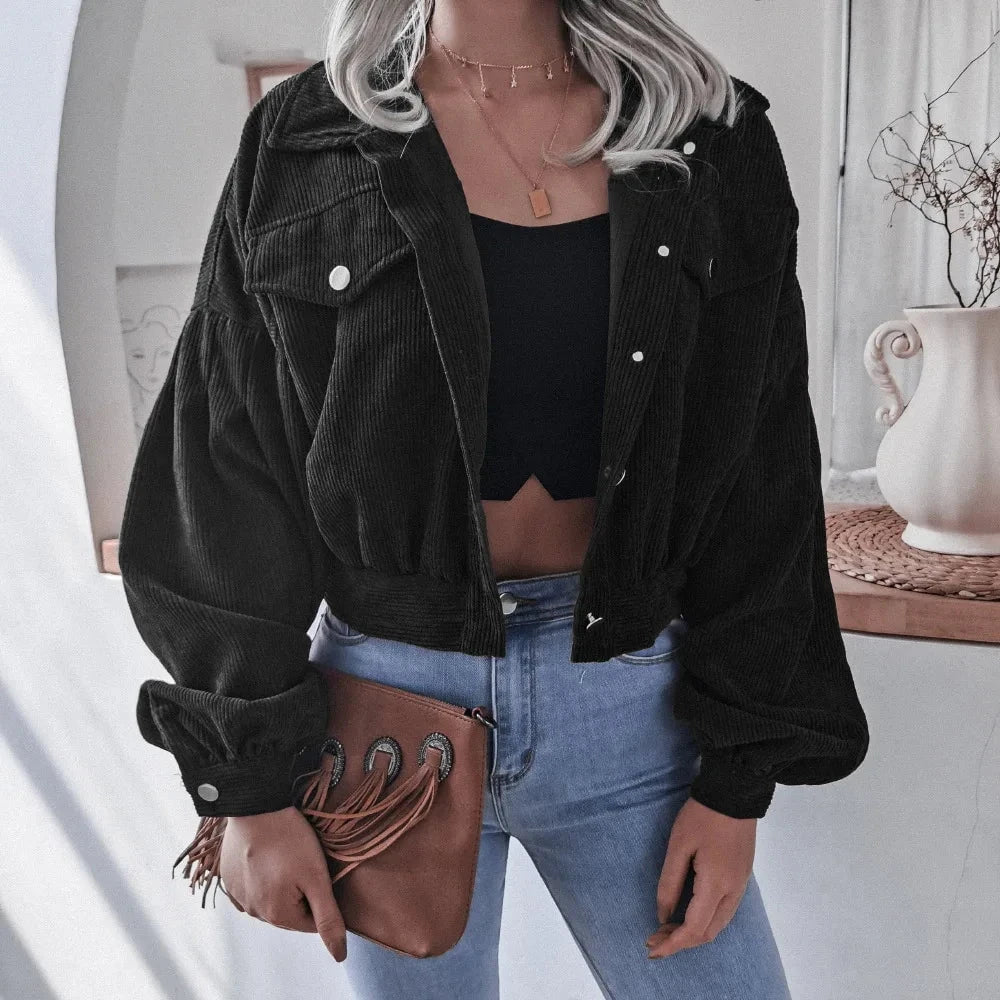 Manon™ – La veste courte en velours côtelé qui réinvente le casual