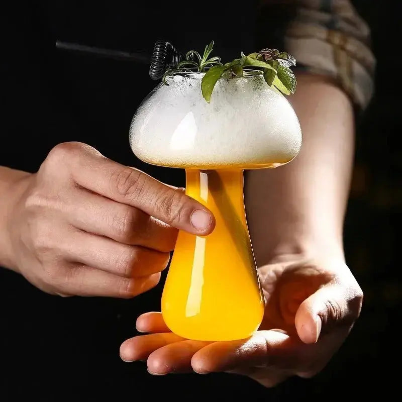 Verre à cocktail Champignon – Pièce unique soufflée à la main dans mon atelier