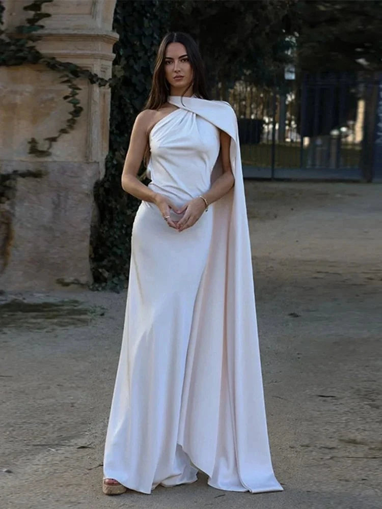 Robe longue satinée asymétrique – Élégance sculpturale pour vos plus beaux soirs
