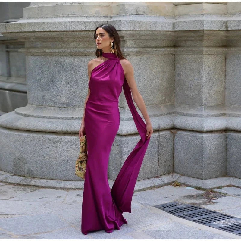 Robe longue satinée asymétrique – Élégance sculpturale pour vos plus beaux soirs