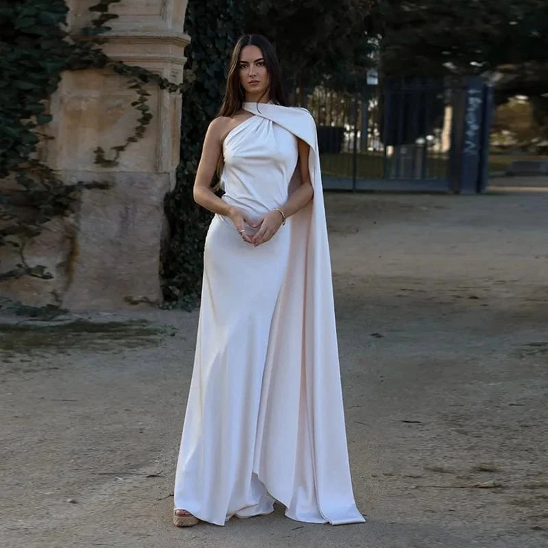 Robe longue satinée asymétrique – Élégance sculpturale pour vos plus beaux soirs