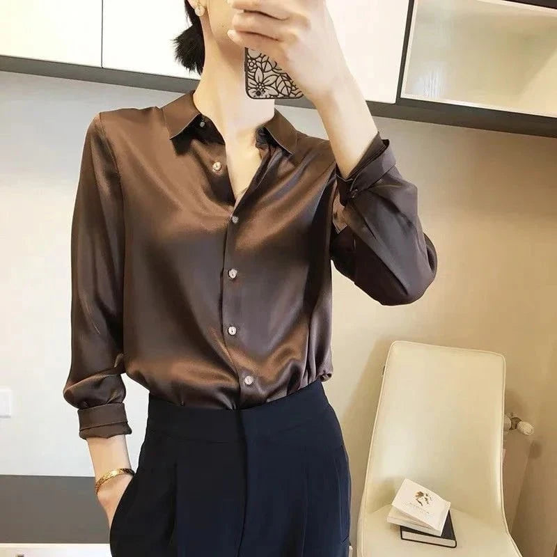 Aurélia™ – La chemise satinée qui illumine votre style
