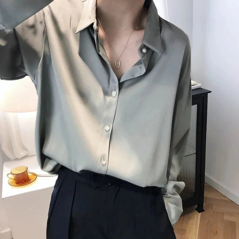 Aurélia™ – La chemise satinée qui illumine votre style