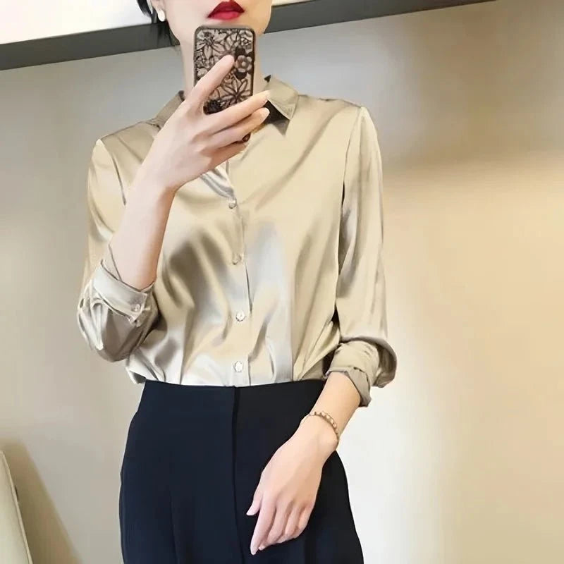 Aurélia™ – La chemise satinée qui illumine votre style