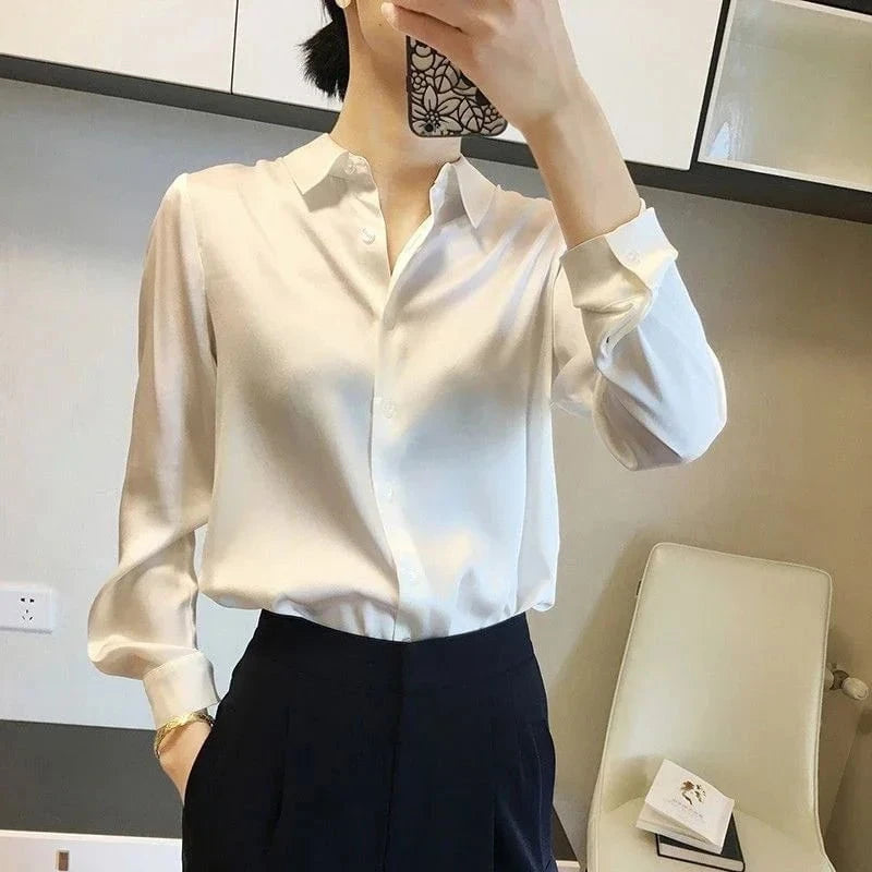 Aurélia™ – La chemise satinée qui illumine votre style