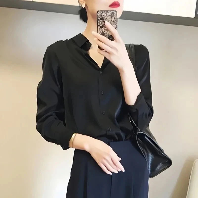 Aurélia™ – La chemise satinée qui illumine votre style