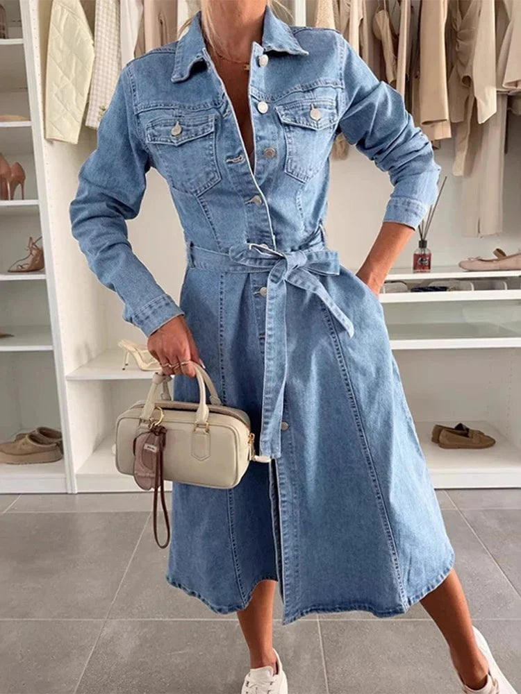 Camille™ – La robe en denim qui allie force et féminité
