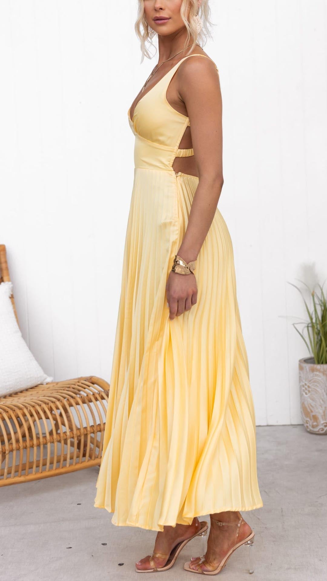 Lenoir™ | Robe longue plissée jaune à décolleté en V